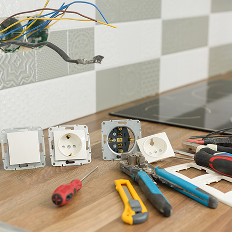 Reparatur von Steckdosen und Schaltern